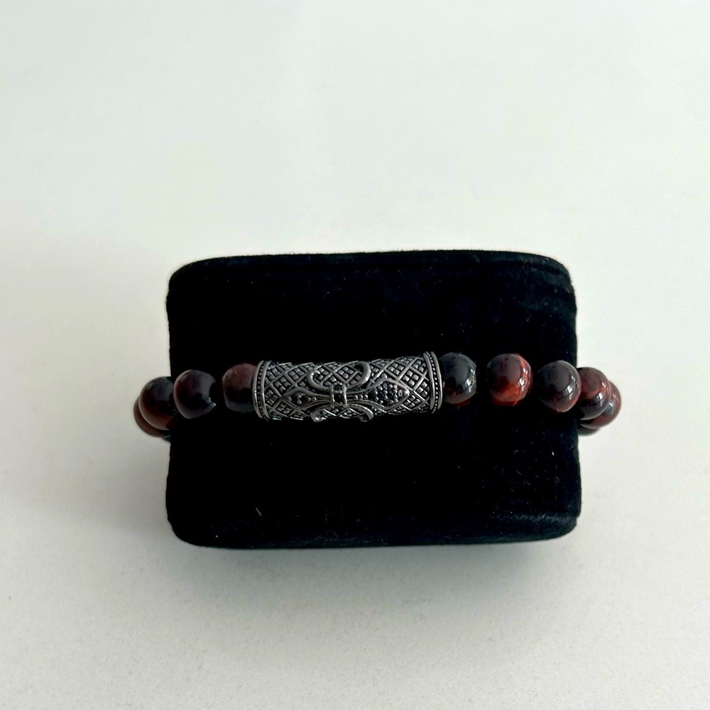 Beads brown bracelet with accessory.